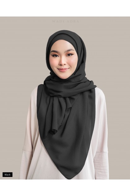 Aluxe Shawl in Black